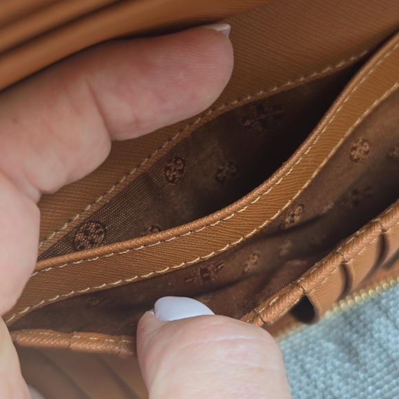 Tory Burch wallet wristlet - Picture 7 of 9